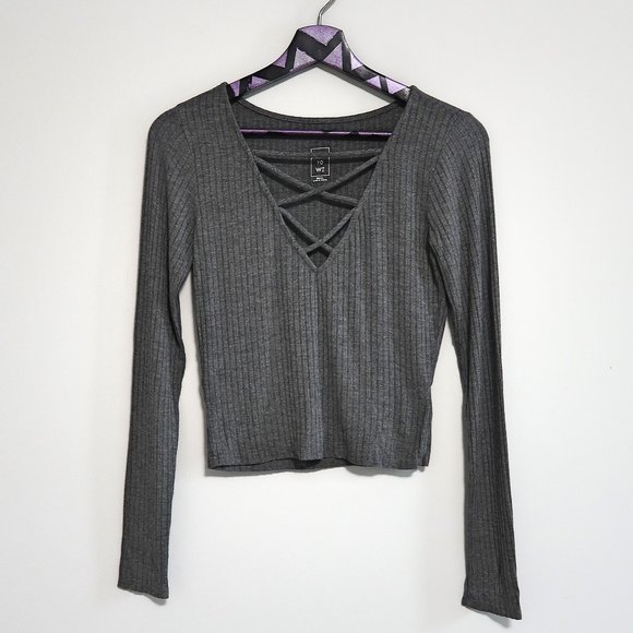Me to We Long Sleeve Criss Cross V Neck Crop Top - Picture 2 of 6